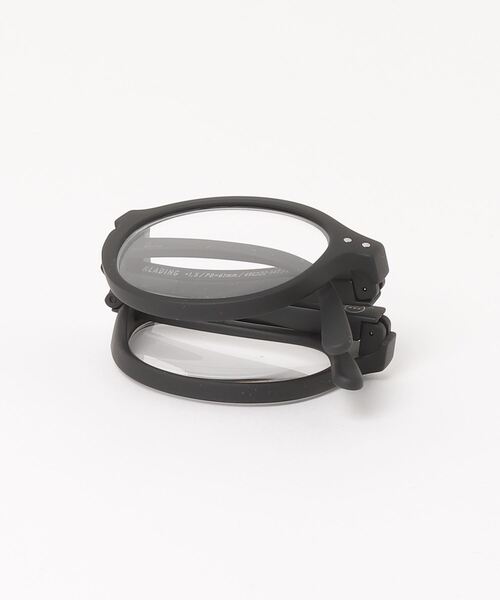 IZIPIZI(イジピジ)の「IZIPIZI/イジピジ コンパクト 折りたたみリーディンググラス #F BK +1.5 LMS-1065(メガネ・メンズ・ブラック・FREE)」の2枚目の写真