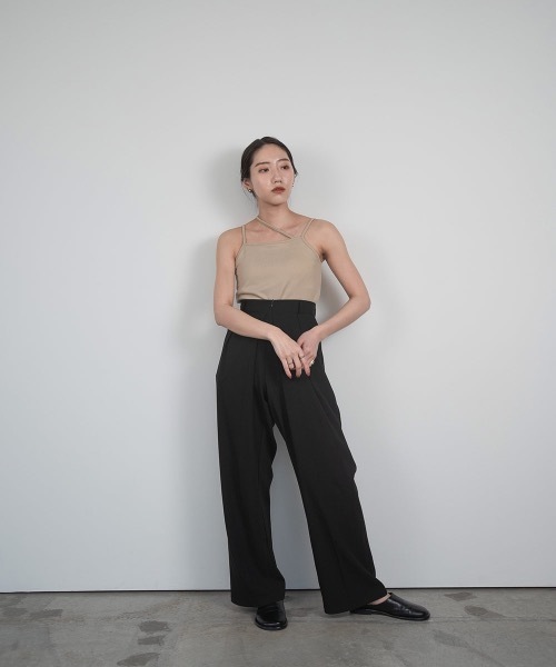 lawgy(ラウジー)の「asymmetry line camisole(キャミソール・レディース・ホワイト/ベージュ/ブラック・FREE)」の5枚目の写真