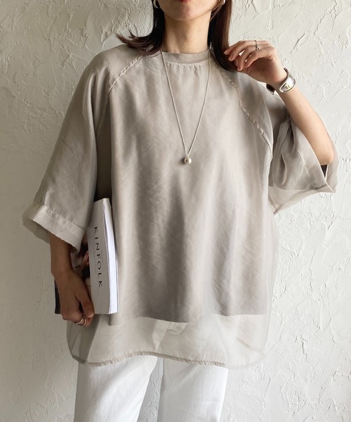 She's Closet(シーズクローゼット)の「オーガンジー異素材ドッキングラグランスリーブシアーレイヤード半袖Tシャツ(Tシャツ/カットソー・レディース・グレイッシュベージュ/ブラック/アイボリー/ピンク/ブルーグレー・FREE)」の4枚目の写真