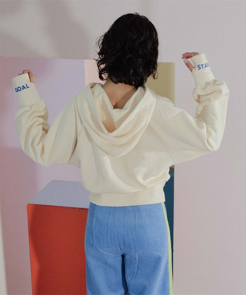 miette(ミエット)の「袖口刺繍ボリュームスリーブパーカー(パーカー・レディース・チャコール/ブラック/アイボリー/グレー・FREE)」の5枚目の写真