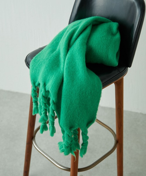 COLLAGE GALLARDAGALANTE（コラージュガリャルダガランテ）の「ボリュームフリンジマフラー（ストール/ショール・レディース・ホワイト/グリーン/グレイッシュベージュ・FREE）」の3枚目の写真