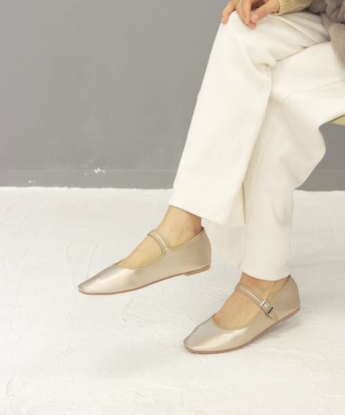 SOROTTO（ソロット）の「【子どもから大人まで】ふかふかインソール ベルト付きぺたんこカンフーシューズ（パンプス・レディース・ゴールド/ブラック/シルバー/ブラック系その他/ライトブラウン/ブラック系その他2/ラベンダー/ピンク/ブラウン/ブルー・23.0cm/23.5cm/24.5cm/25.0cm/25.5cm/20.0cm/22.5cm/24.0cm/22.0cm/21.0cm/18.0cm/19.0cm）」の10枚目の写真