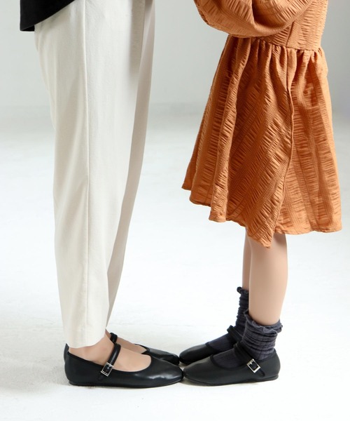 SOROTTO（ソロット）の「【子どもから大人まで】ふかふかインソール ベルト付きぺたんこカンフーシューズ（パンプス・レディース・ゴールド/ブラック/シルバー/ブラック系その他/ライトブラウン/ブラック系その他2/ラベンダー/ピンク/ブラウン/ブルー・23.0cm/23.5cm/24.5cm/25.0cm/25.5cm/20.0cm/22.5cm/24.0cm/22.0cm/21.0cm/18.0cm/19.0cm）」の13枚目の写真