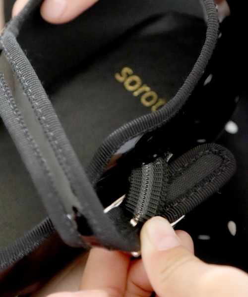 SOROTTO（ソロット）の「【子どもから大人まで】ふかふかインソール ベルト付きぺたんこカンフーシューズ（パンプス・レディース・ゴールド/ブラック/シルバー/ブラック系その他/ライトブラウン/ブラック系その他2/ラベンダー/ピンク/ブラウン/ブルー・23.0cm/23.5cm/24.5cm/25.0cm/25.5cm/20.0cm/22.5cm/24.0cm/22.0cm/21.0cm/18.0cm/19.0cm）」の19枚目の写真