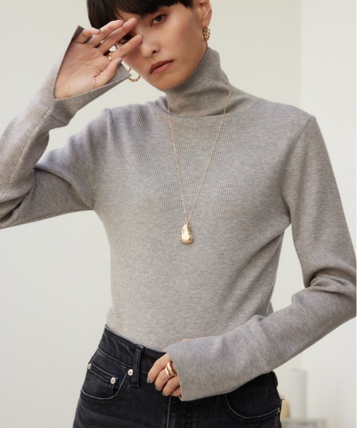 crie conforto(クリーコンフォルト)の「ファインゲージニットタートル(ニット/セーター・レディース・オフホワイト/チャコールグレー/ライトグレー/ブラック・MEDIUM/LARGE)」の4枚目の写真