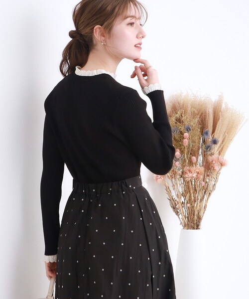 couture brooch（クチュールブローチ）の「◆【吸湿発熱/洗える】KITHOT配色透かしフリルリブニット（ニット/セーター・レディース・ブラック/サックスブルー/ブルー系その他・38/42/36）」の10枚目の写真