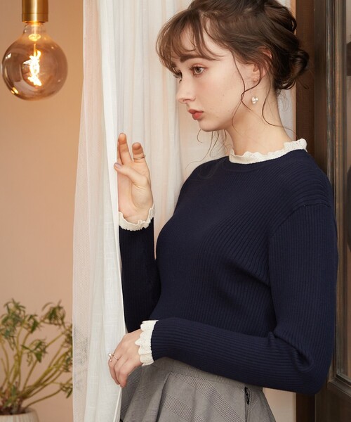 couture brooch（クチュールブローチ）の「◆【吸湿発熱/洗える】KITHOT配色透かしフリルリブニット（ニット/セーター・レディース・ブラック/サックスブルー/ブルー系その他・38/42/36）」の3枚目の写真