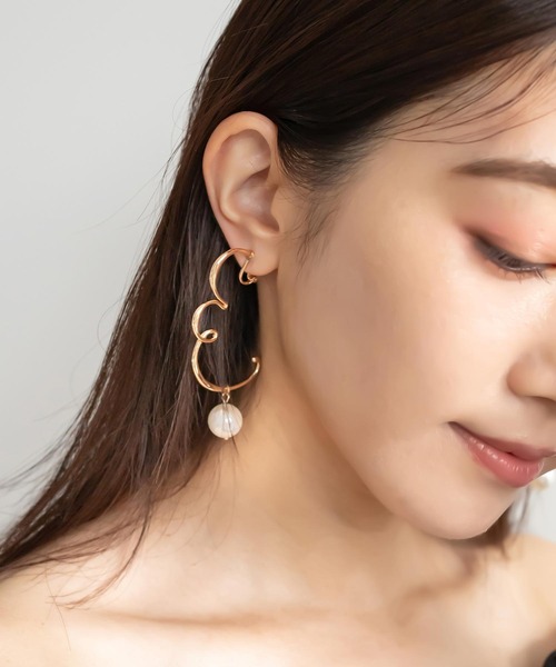 RANDA(ランダ)の「ニュアンスデザインイヤリング(イヤリング・レディース・シルバー/ゴールド・FREE)」の2枚目の写真