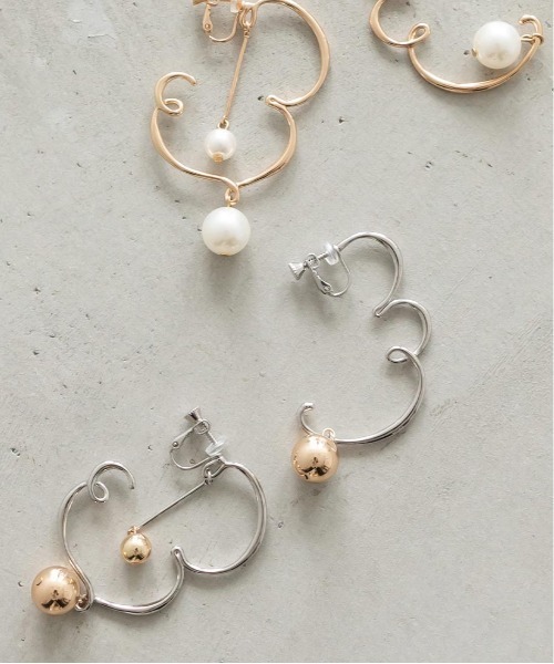 RANDA(ランダ)の「ニュアンスデザインイヤリング(イヤリング・レディース・シルバー/ゴールド・FREE)」の3枚目の写真