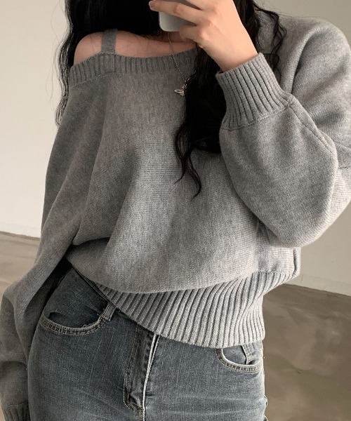 AMAJI（アマジ）の「オフショルダーサスペンダーバットスリーブ