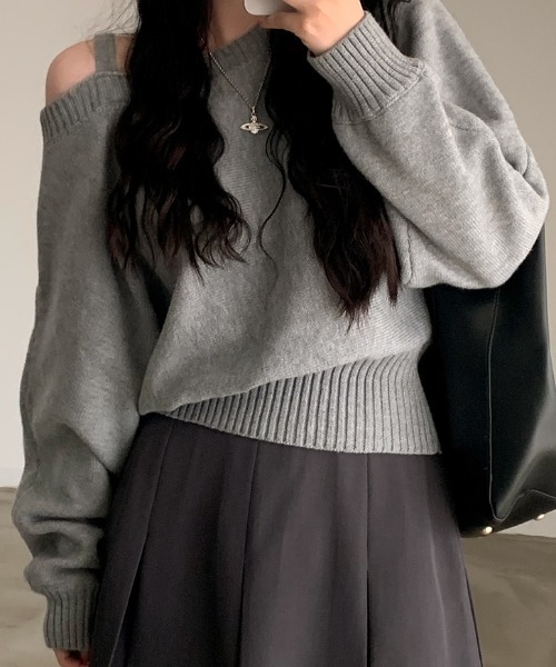 AMAJI（アマジ）の「オフショルダーサスペンダーバットスリーブ