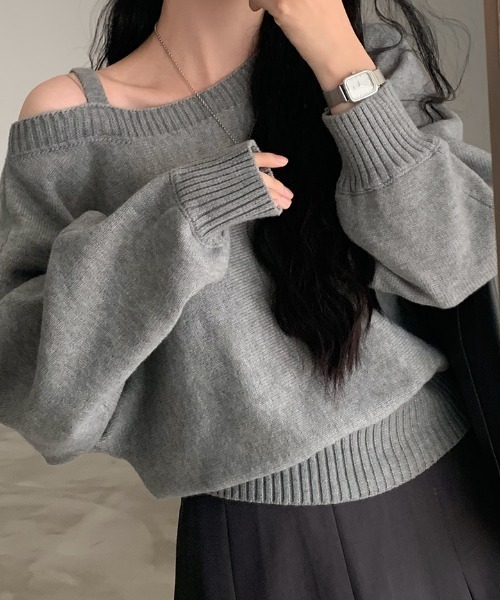 AMAJI（アマジ）の「オフショルダーサスペンダーバットスリーブ