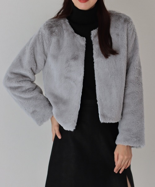 BLUEEAST(ブルーイースト)の「ノーカラーファーブルゾン(ブルゾン・レディース・ブラック/チャコールグレー/ライトグレー・MEDIUM)」の3枚目の写真