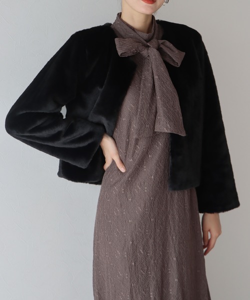 BLUEEAST(ブルーイースト)の「ノーカラーファーブルゾン(ブルゾン・レディース・ブラック/チャコールグレー/ライトグレー・MEDIUM)」の7枚目の写真