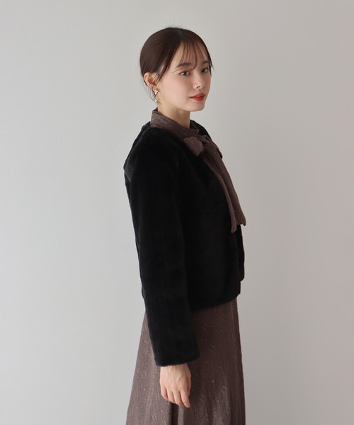 BLUEEAST(ブルーイースト)の「ノーカラーファーブルゾン(ブルゾン・レディース・ブラック/チャコールグレー/ライトグレー・MEDIUM)」の8枚目の写真