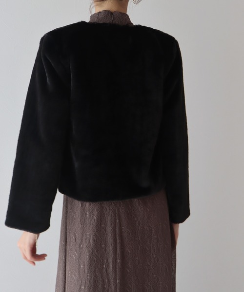 BLUEEAST(ブルーイースト)の「ノーカラーファーブルゾン(ブルゾン・レディース・ブラック/チャコールグレー/ライトグレー・MEDIUM)」の9枚目の写真