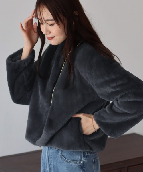 BLUEEAST(ブルーイースト)の「ノーカラーファーブルゾン(ブルゾン・レディース・ブラック/チャコールグレー/ライトグレー・MEDIUM)」の13枚目の写真