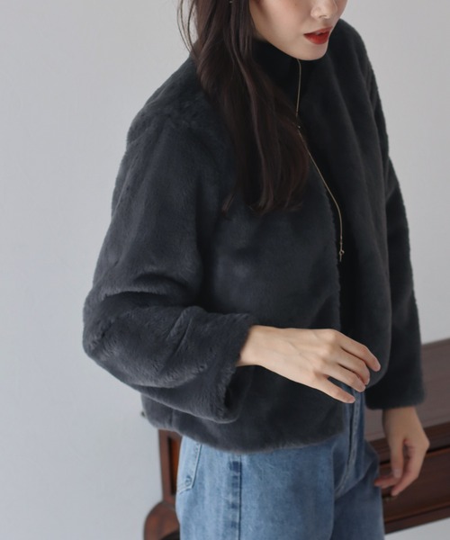 BLUEEAST(ブルーイースト)の「ノーカラーファーブルゾン(ブルゾン・レディース・ブラック/チャコールグレー/ライトグレー・MEDIUM)」の14枚目の写真