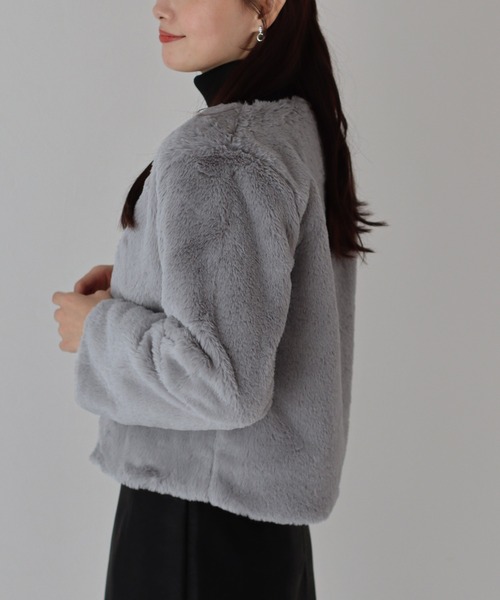 BLUEEAST(ブルーイースト)の「ノーカラーファーブルゾン(ブルゾン・レディース・ブラック/チャコールグレー/ライトグレー・MEDIUM)」の18枚目の写真