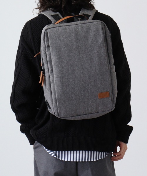 【セール】w*lt(ｳｫﾙﾄ) USBポート付き2層式軽量スクエアリュック（バックパック/リュック）｜FUNALIVE（ファンアライブ）