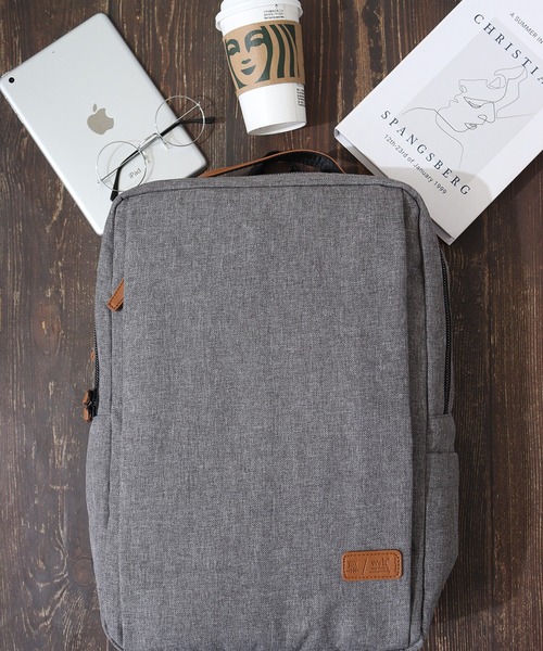 【セール】w*lt(ｳｫﾙﾄ) USBポート付き2層式軽量スクエアリュック（バックパック/リュック）｜FUNALIVE（ファンアライブ）