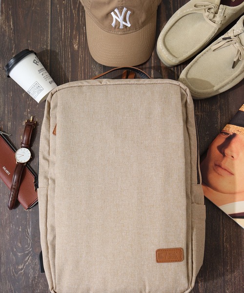 【セール】w*lt(ｳｫﾙﾄ) USBポート付き2層式軽量スクエアリュック（バックパック/リュック）｜FUNALIVE（ファンアライブ）