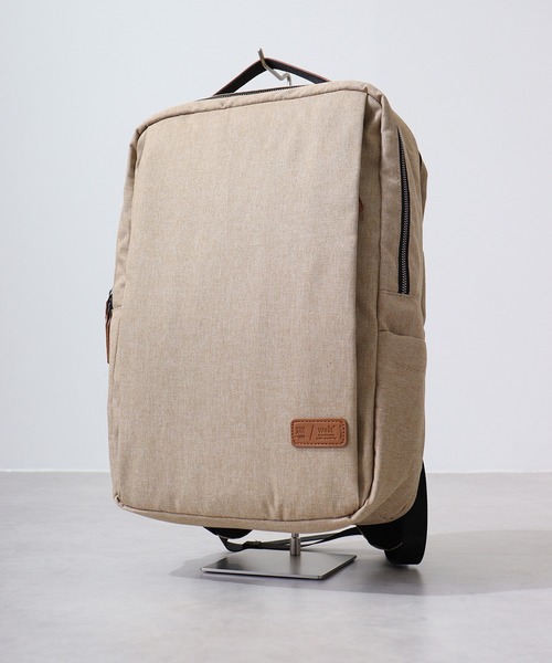 【セール】w*lt(ｳｫﾙﾄ) USBポート付き2層式軽量スクエアリュック（バックパック/リュック）｜FUNALIVE（ファンアライブ）