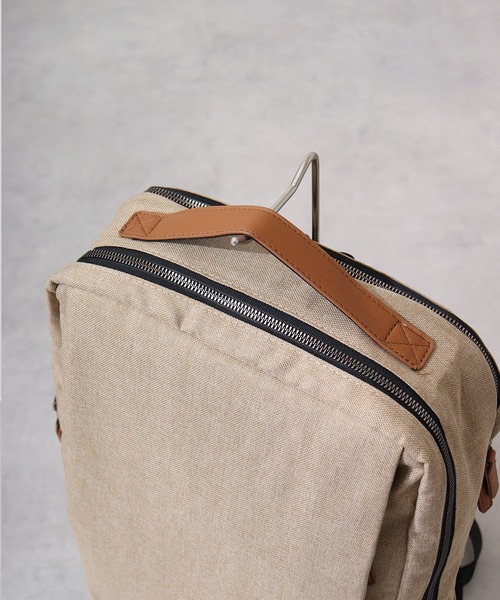 【セール】w*lt(ｳｫﾙﾄ) USBポート付き2層式軽量スクエアリュック（バックパック/リュック）｜FUNALIVE（ファンアライブ）