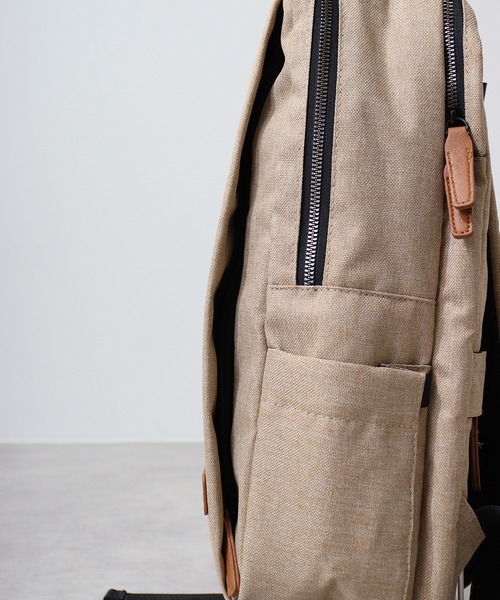 【セール】w*lt(ｳｫﾙﾄ) USBポート付き2層式軽量スクエアリュック（バックパック/リュック）｜FUNALIVE（ファンアライブ）