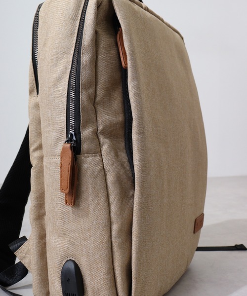 【セール】w*lt(ｳｫﾙﾄ) USBポート付き2層式軽量スクエアリュック（バックパック/リュック）｜FUNALIVE（ファンアライブ）