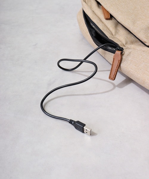 【セール】w*lt(ｳｫﾙﾄ) USBポート付き2層式軽量スクエアリュック（バックパック/リュック）｜FUNALIVE（ファンアライブ）