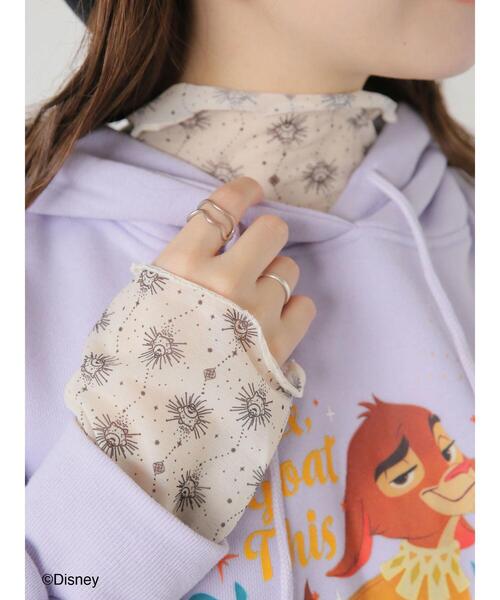 ehka sopo(エヘカソポ)の「【Disney】WISH/ハイネック総柄シアーカットソー(ニット/セーター・レディース・ブラック/キナリ・F)」の2枚目の写真