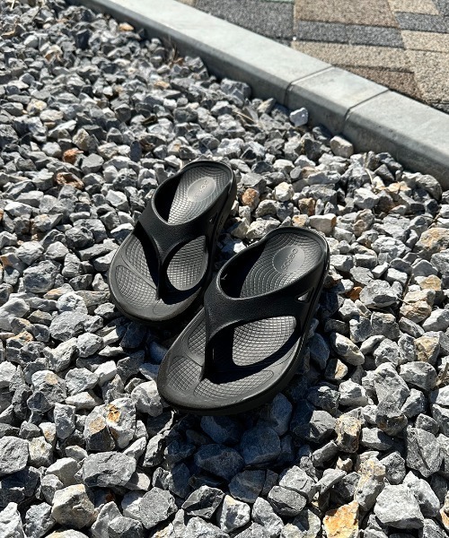 OOFOS（ウーフォス）の「[OOFOS/ウーフォス] OORIGINAL リカバリーサンダル（サンダル・レディース・ブラック/ベージュ/グレー/ピンク/オリーブ・4/6/8/10/9/3/5/7）」の7枚目の写真