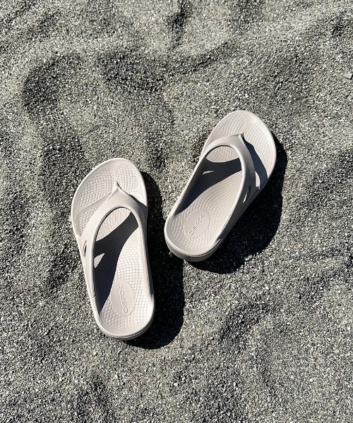 OOFOS（ウーフォス）の「[OOFOS/ウーフォス] OORIGINAL リカバリーサンダル（サンダル・レディース・ブラック/ベージュ/グレー/ピンク/オリーブ・4/6/8/10/9/3/5/7）」の19枚目の写真