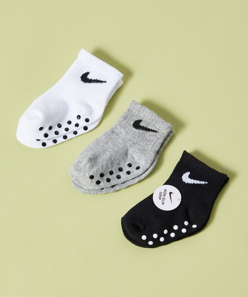 NIKE（ナイキ）の「NIKE NHN CORE SWOOSH GRIPPER/ロゴ/ソックス/3足セット/ナイキ/ベビー/6-12M（ソックス/靴下・キッズ・ピンク/グレー・6-12MONTH）」の2枚目の写真