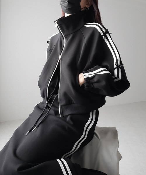 me+em select（ミームセレクト）の「【 セットアップ 】サイドラインミニリボンスウェットブルゾン ＆ スウェットロングスカート SET（セットアップ・レディース・ブラック/グレー・FREE）」の6枚目の写真