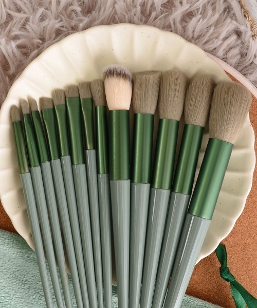 Mayree(メイリー)の「【resonance】ニュアンスカラー メイク ブラシセット (巾着ケース付き)(メイクブラシ・レディース・グリーン系/ベージュ系/パープル系/ブルー系・FREE)」の9枚目の写真