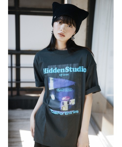 SLY（スライ）の「PUFFER LOGO & PHOTO T/SH パッファー ロゴ アンド フォト ティーシャツ（Tシャツ/カットソー・レディース・イエロー/ホワイト/ライトブラック/スモークピンク・FREE）」の3枚目の写真