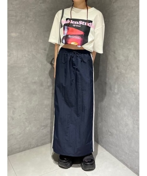 SLY（スライ）の「PUFFER LOGO & PHOTO T/SH パッファー ロゴ アンド フォト ティーシャツ（Tシャツ/カットソー・レディース・イエロー/ホワイト/ライトブラック/スモークピンク・FREE）」の17枚目の写真