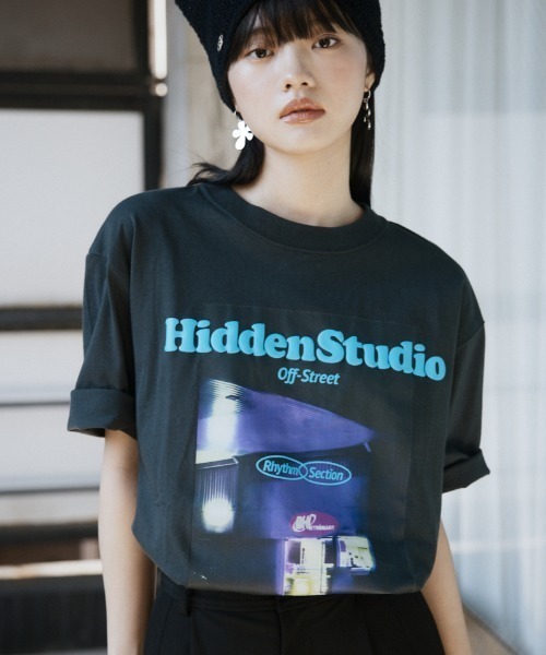 SLY（スライ）の「PUFFER LOGO & PHOTO T/SH パッファー ロゴ アンド フォト ティーシャツ（Tシャツ/カットソー・レディース・イエロー/ホワイト/ライトブラック/スモークピンク・FREE）」の5枚目の写真