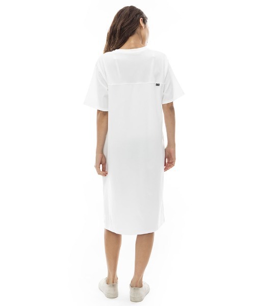 BILLABONG(ビラボン)の「BILLABONG レディース ONE POINT TEE ONEPIECE ドレス 【2024年春夏モデル】/ビラボンワンポイントワンピース(ワンピース・レディース・ブラック/オフホワイト・MEDIUM/LARGE)」の4枚目の写真