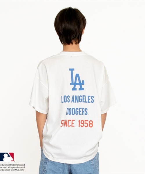 GLAZOS(グラソス)の「【大人向けサイズあり】【MLB】チームロゴプリント半袖Tシャツ(Tシャツ/カットソー・キッズ・ホワイト/オートミール/ネイビー/ブラック・140cm/150cm/160cm/170cm)」の2枚目の写真