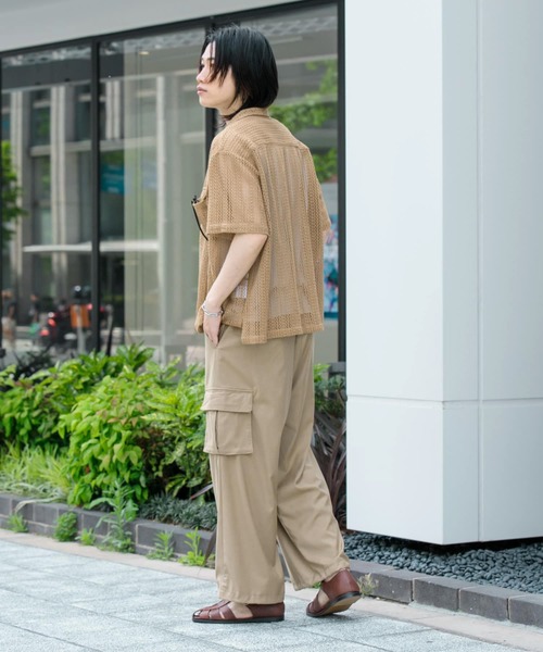 SENSE OF PLACE by URBAN RESEARCH(センスオブプレイスバイアーバンリサーチ)の「『ユニセックス』ダブルポケットオープンカラーレースシャツ(シャツ/ブラウス・メンズ・ブラウン/ブラック/オリーブ・MEDIUM/LARGE)」の4枚目の写真