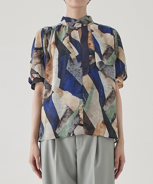 UNITED TOKYO（ユナイテッドトウキョウ）の「アーチスカルプチャープリントブラウス-ウォッシャブル‐（シャツ/ブラウス・レディース・インディゴブルー/イエロー・1/2）」の10枚目の写真