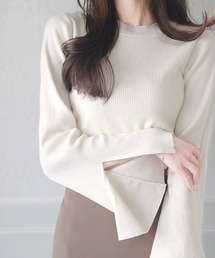 【mily bilet】オンシーンでも着れる大人こなれ感。袖スリットフレアスリーブリブニット