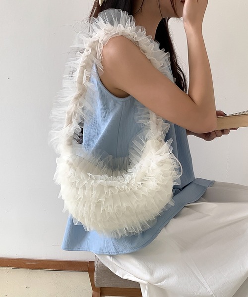 LAFFMO（ラフモ）の「チュールフリルバッグ（ショルダーバッグ・レディース・ブラック/ブルー/オフホワイト/ピンク・F）」の2枚目の写真