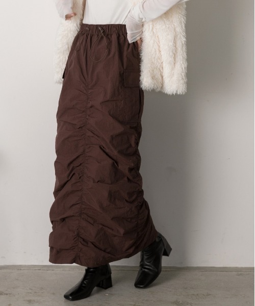 ad thie(アドティエ)の「Iライン・ナイロン ギャザーデザインスカート(スカート・レディース・チョコ/カーキ/ベージュ/ブラック・FREE)」の3枚目の写真