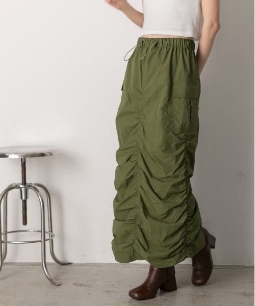 ad thie(アドティエ)の「Iライン・ナイロン ギャザーデザインスカート(スカート・レディース・チョコ/カーキ/ベージュ/ブラック・FREE)」の11枚目の写真