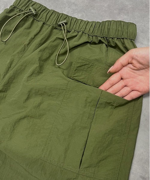 ad thie(アドティエ)の「Iライン・ナイロン ギャザーデザインスカート(スカート・レディース・チョコ/カーキ/ベージュ/ブラック・FREE)」の19枚目の写真