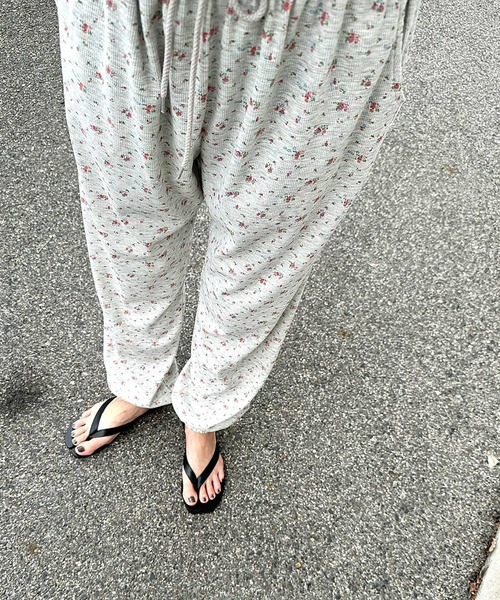 INTERPLAY（インタープレイ）の「【INTERPLAY x AYA】Waffle Flower Jogger Pants（その他パンツ・レディース・グレー系その他/ホワイト系その他・SMALL/MEDIUM）」の17枚目の写真